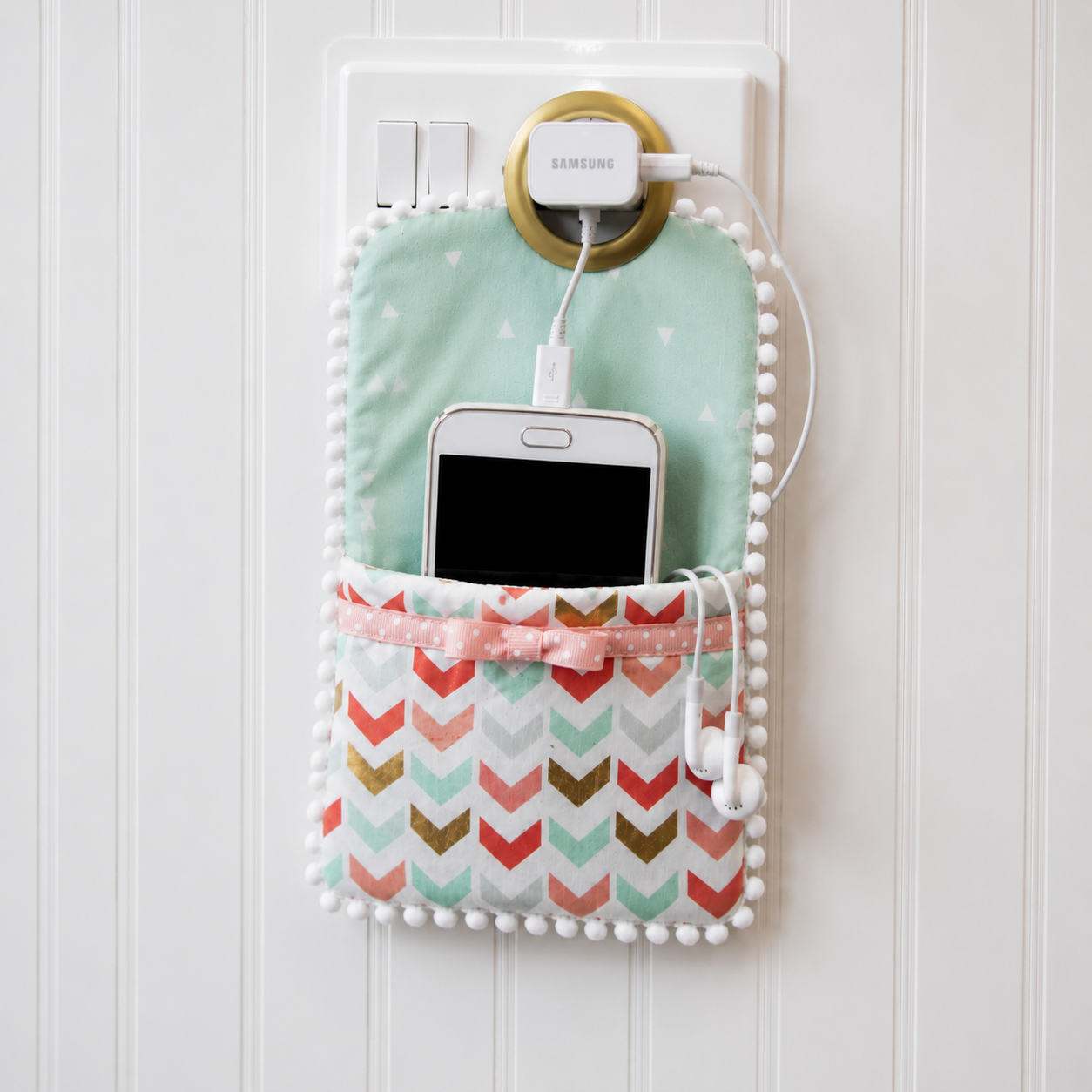 Easy Phone Charger Holder with Pockets